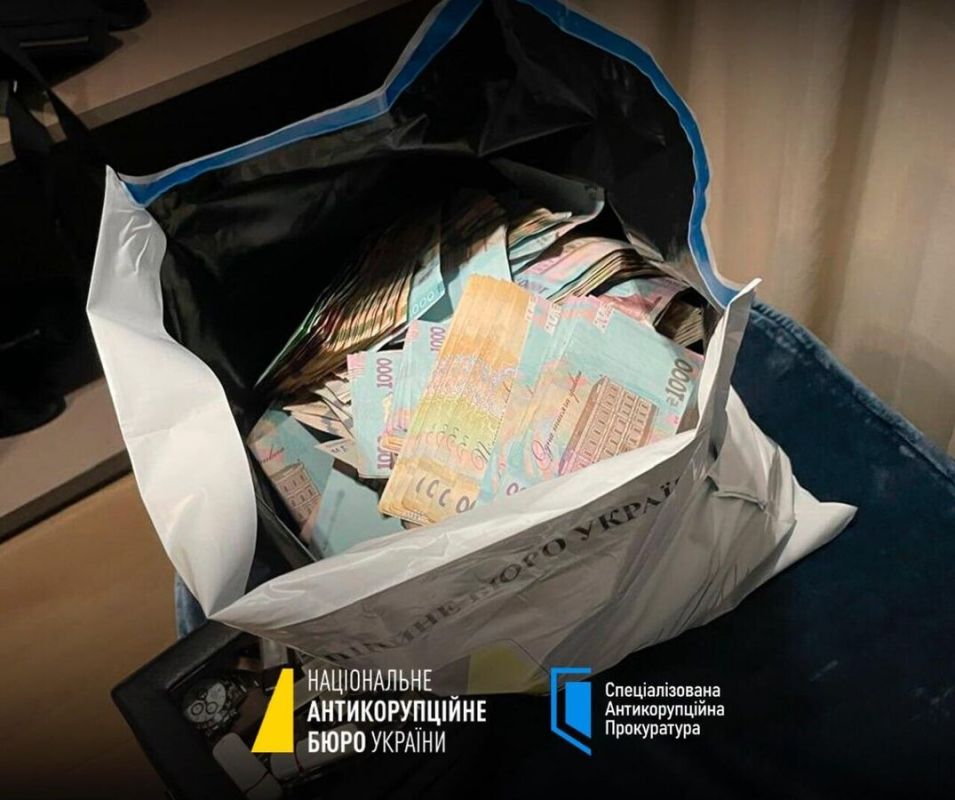 Трамп стягивает удавку на шее Зеленского – политолог Трамп стягивает удавку на шее Зеленского – политолог
