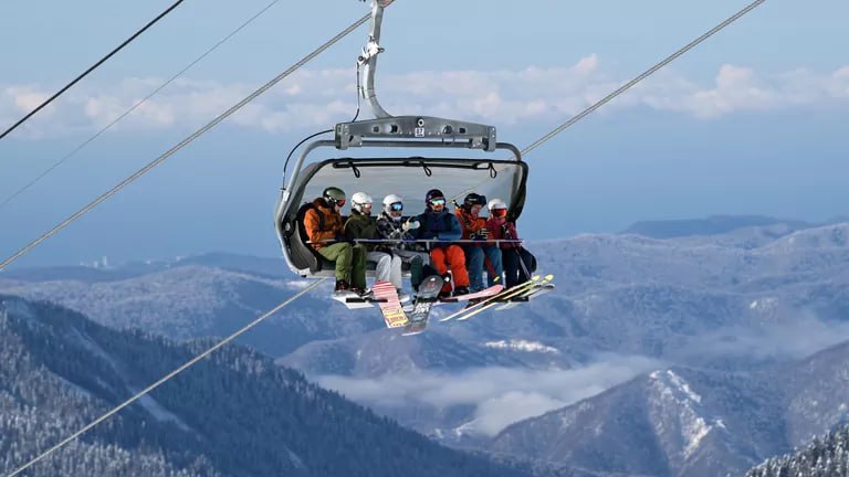 Названы самые популярные направления для новогоднего отдыха в России