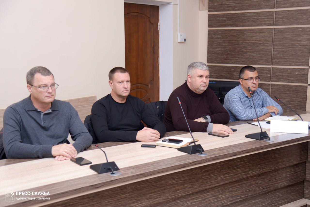 В Евпатории прошло еженедельное совещание с руководителями ресурсоснабжающих и коммунальных предприятий, на котором обсуждались актуальные вопросы жизнедеятельности города В Евпатории прошло еженедельное совещание с руководителями ресурсоснабжающих и коммунальных предприятий, на котором обсуждались актуальные вопросы жизнедеятельности города