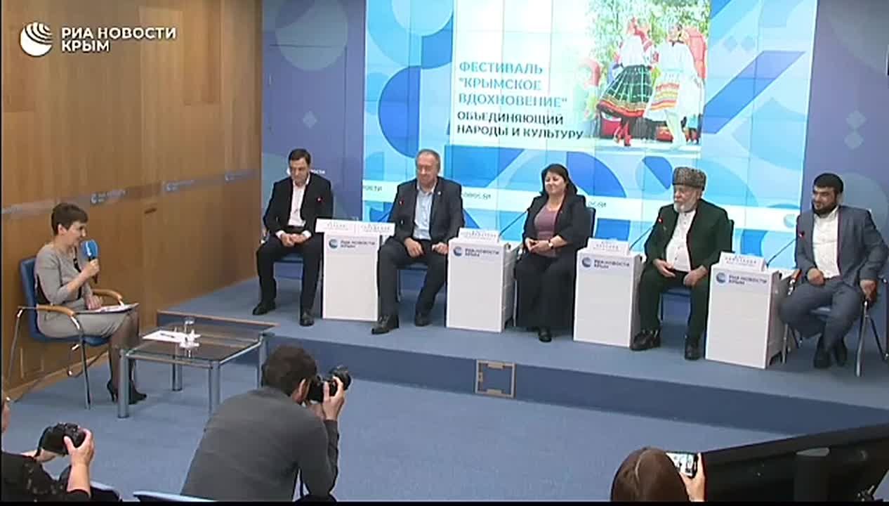 Крымчане, вам желают всего самого наилучшего аж на трех языках!