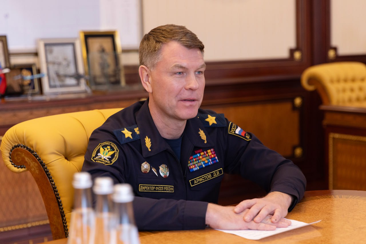 Сергей Аксёнов: На встрече с директором Федеральной службы судебных приставов – главным судебным приставом Российской Федерации генералом внутренней службы Российской Федерации Дмитрием Васильевичем Аристовым обсудили... Сергей Аксёнов: На встрече с директором Федеральной службы судебных приставов – главным судебным приставом Российской Федерации генералом внутренней службы Российской Федерации Дмитрием Васильевичем Аристовым обсудили...