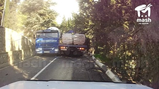 Большие мальчики решили выяснить, кто сильнее