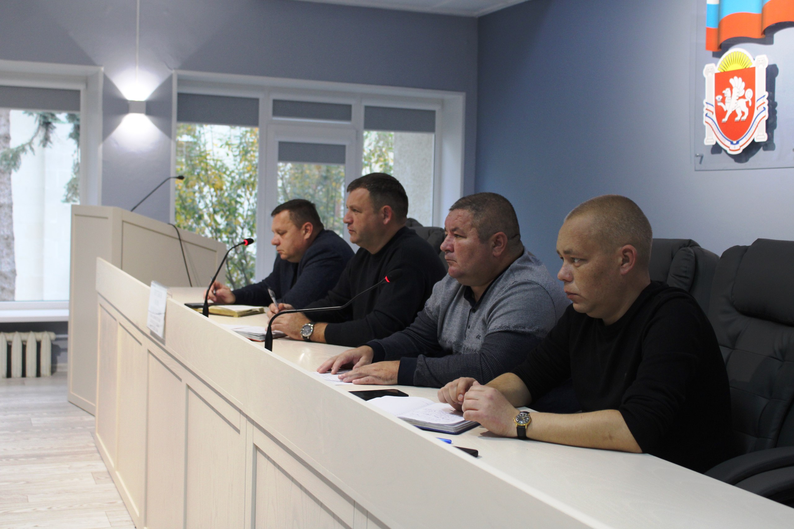 Сегодня в зале заседаний Администрации района Глава Администрации Игорь Крутьков совместно с первым заместителем главы администрации Александром Саенко, мэром поселка Ленино Олегом Касьяновым и начальником управления ЖКХ...