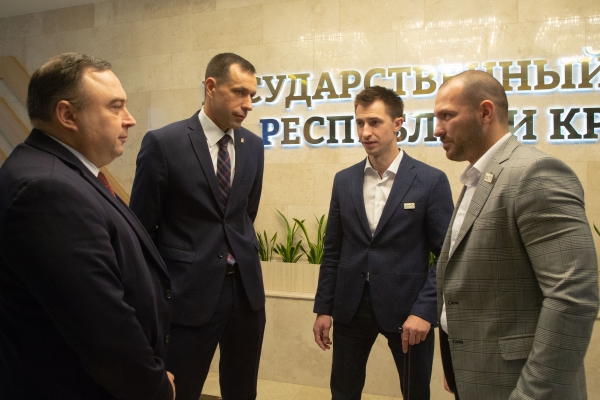 Владимир Константинов: программа «Герои Крыма» – важная часть новейшей истории Крыма Владимир Константинов: программа «Герои Крыма» – важная часть новейшей истории Крыма