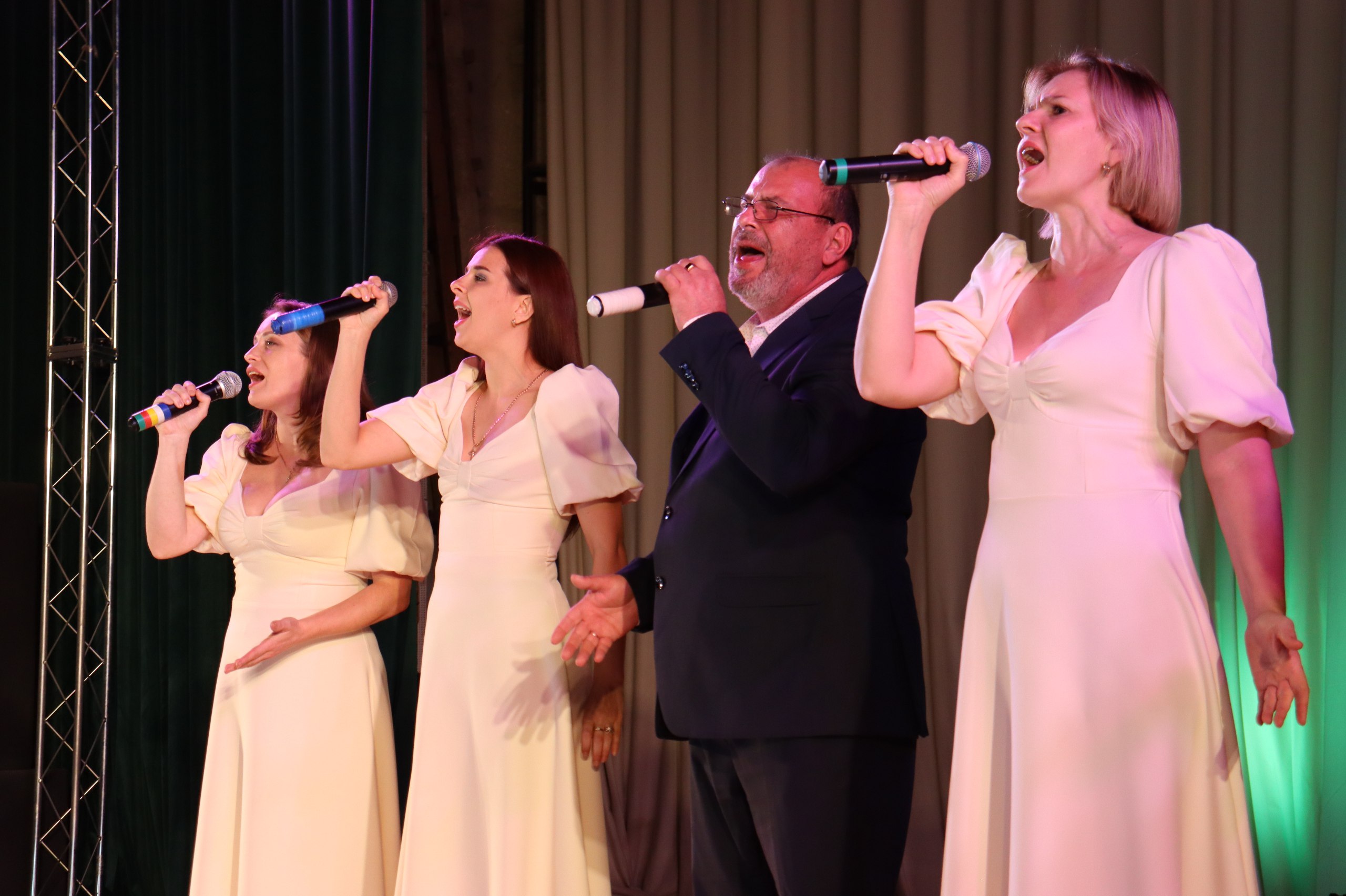 В Джанкойском районном Доме культуры состоялся Гала-концерт по итогам отчетных мероприятий В Джанкойском районном Доме культуры состоялся Гала-концерт по итогам отчетных мероприятий