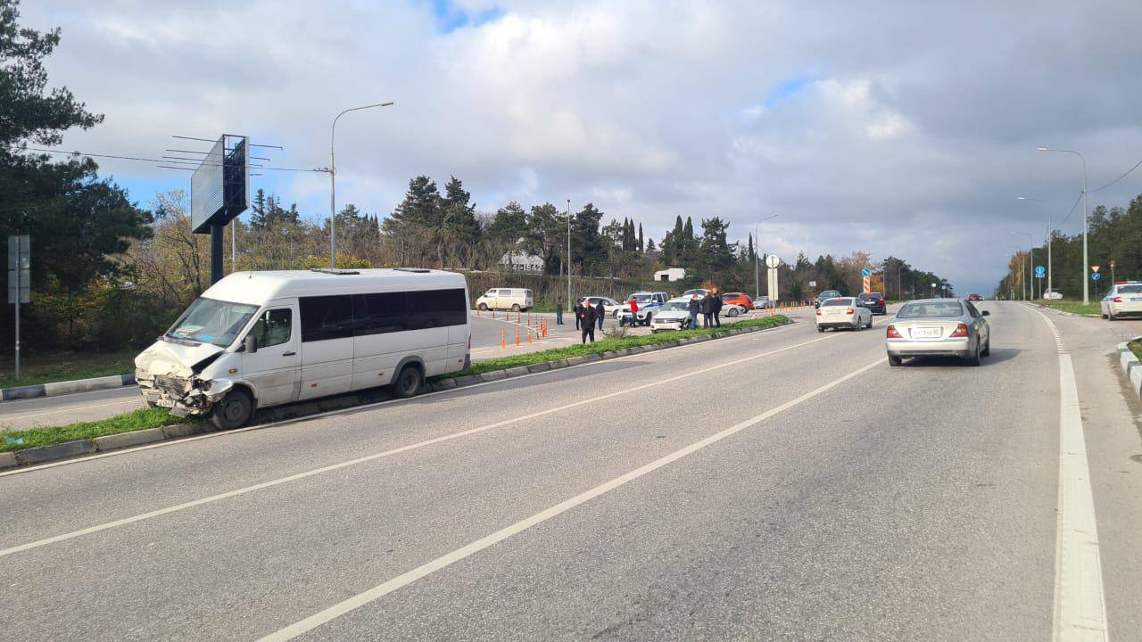12-летняя девочка и две женщины пострадали в ДТП с автобусом в Севастополе