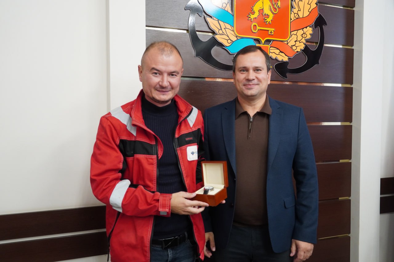 Олег Каторгин: Вручил городские награды сотрудникам ФАУ «РосКапСтрой» за их важную работу по мониторингу и контролю за строительством и ремонтом объектов, за соблюдением стандартов качества при производстве работ Олег Каторгин: Вручил городские награды сотрудникам ФАУ «РосКапСтрой» за их важную работу по мониторингу и контролю за строительством и ремонтом объектов, за соблюдением стандартов качества при производстве работ