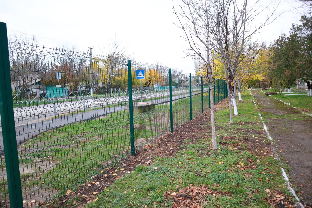Дмитрий Чумаков: Сегодня объехал несколько образовательных учреждений Белогорского района — Головановскую основную школу и детский сад «Журавушка» в селе Вишенное, где проверил качество выполненных работ по установке нового... Дмитрий Чумаков: Сегодня объехал несколько образовательных учреждений Белогорского района — Головановскую основную школу и детский сад «Журавушка» в селе Вишенное, где проверил качество выполненных работ по установке нового...