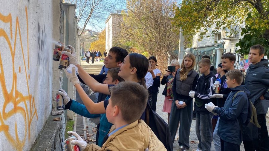 Более 30 опасных надписей уничтожено в рамках акции «Закрась опасность» Более 30 опасных надписей уничтожено в рамках акции «Закрась опасность»