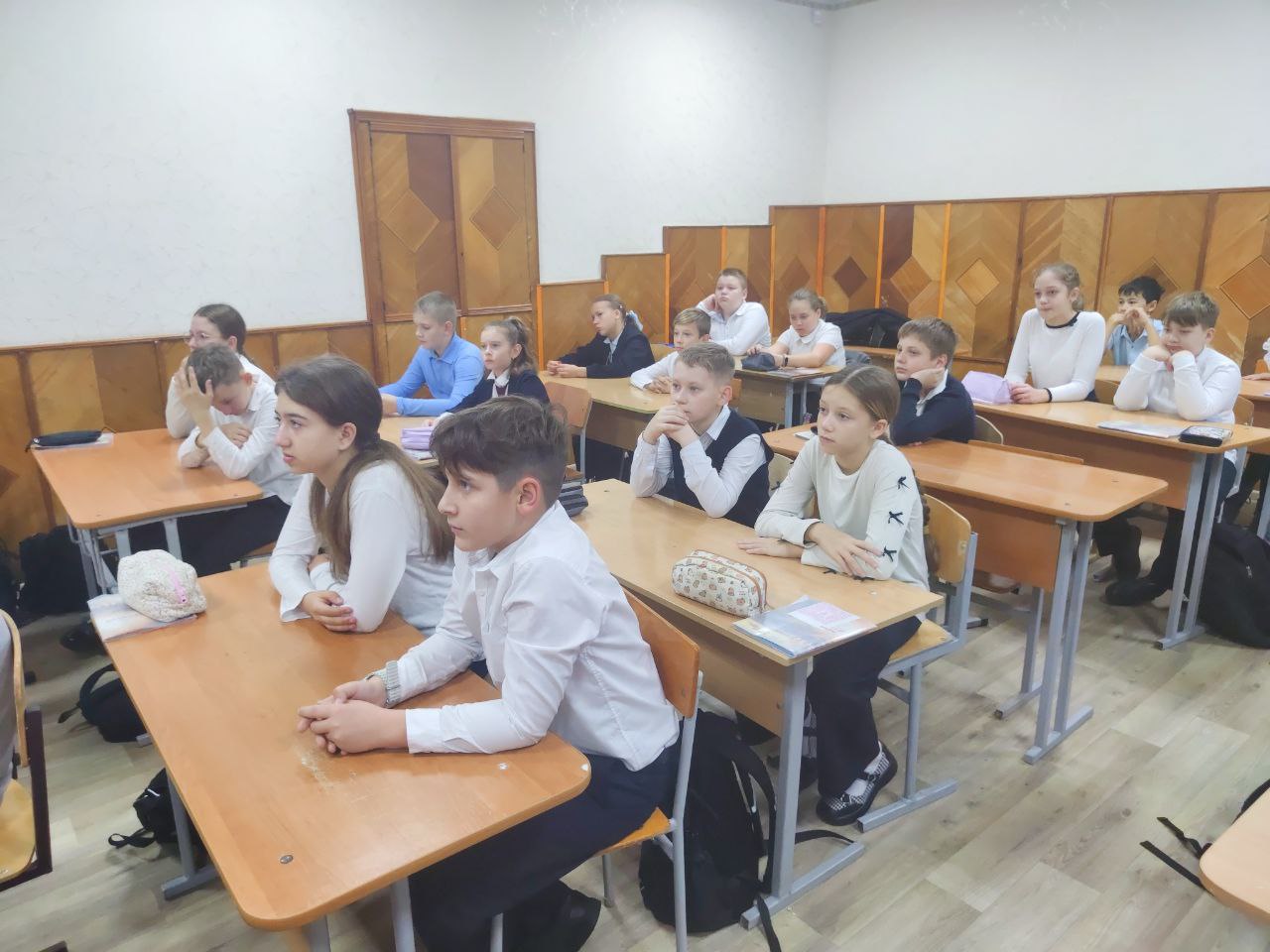 Севастопольские полицейские напомнили школьникам о важности законопослушного поведения Севастопольские полицейские напомнили школьникам о важности законопослушного поведения