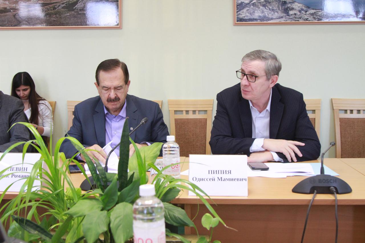 Одиссей Пипия и Борис Левин приняли участие в заседании комитета Госсовета, посвящённому формированию бюджета Крыма