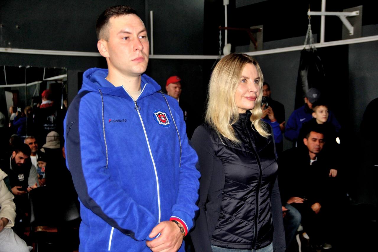 Ольга Торубарова: Вместе с Ветераном боевых действий, участником кадрового проекта «Герои России. Герои Крыма» Сергеем Сергеевичем Каменевым приняли участие в муниципальном турнире по боксу приуроченному ко Дню Народного...