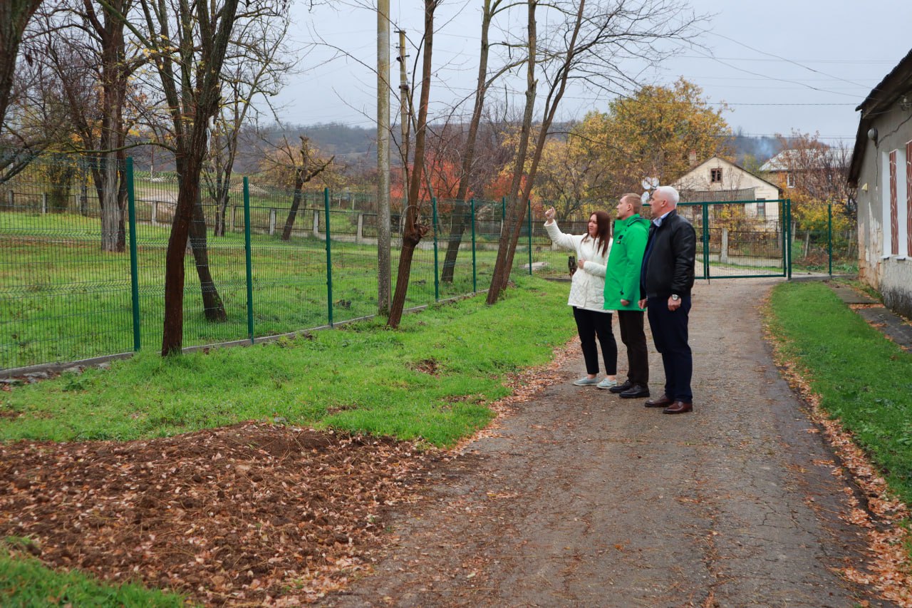 Дмитрий Чумаков: Сегодня объехал несколько образовательных учреждений Белогорского района — Головановскую основную школу и детский сад «Журавушка» в селе Вишенное, где проверил качество выполненных работ по установке нового... Дмитрий Чумаков: Сегодня объехал несколько образовательных учреждений Белогорского района — Головановскую основную школу и детский сад «Журавушка» в селе Вишенное, где проверил качество выполненных работ по установке нового...