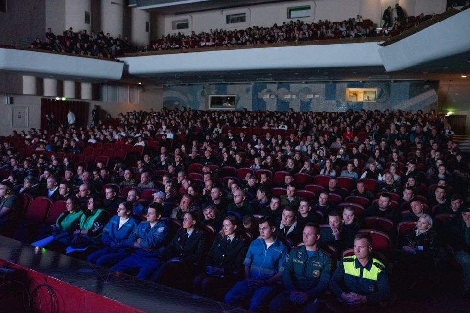 Сотрудники Госавтоинспекции Севастополя организовали мероприятие в формате «Краш-курс» для более 1000 участников Сотрудники Госавтоинспекции Севастополя организовали мероприятие в формате «Краш-курс» для более 1000 участников