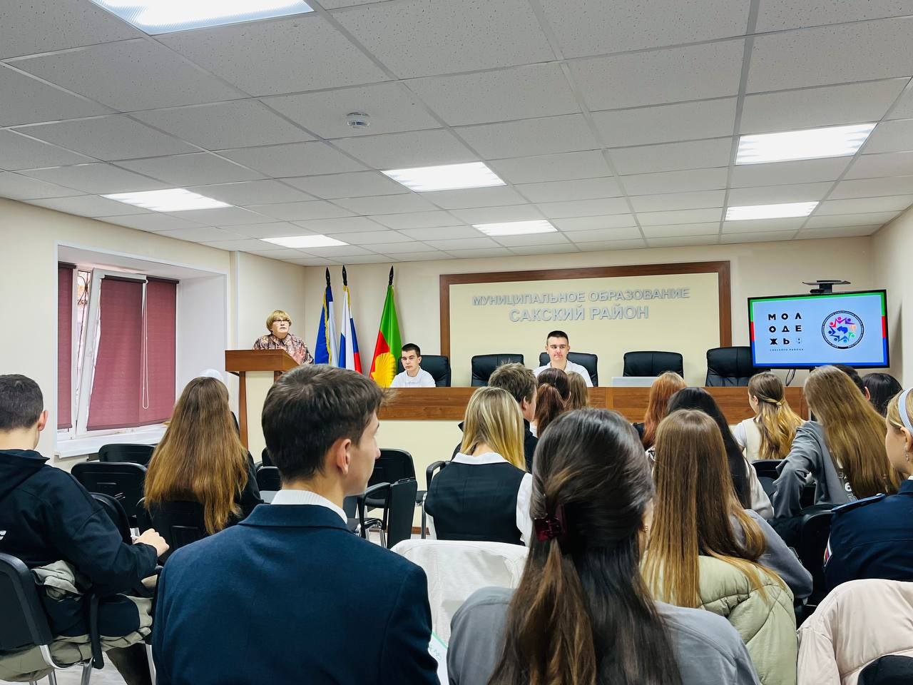 Активисты ученического самоуправления встретились в администрации Сакского района Активисты ученического самоуправления встретились в администрации Сакского района
