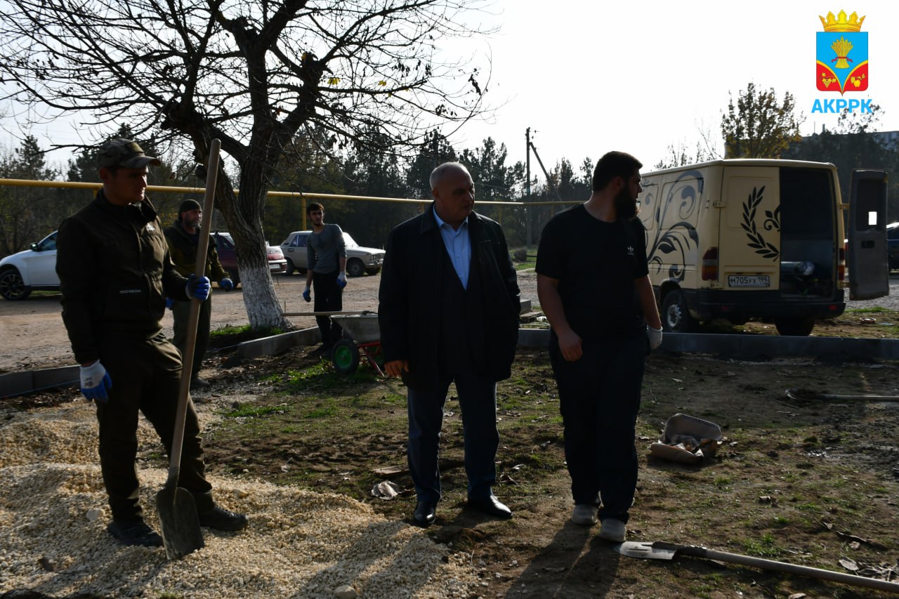 Василий Грабован: Сегодня провел проверку, как идут работы благоустройству дворовых территорий в пгт Октябрьское, селах Амурское, Петровка и Клепинино: работа идет полным ходом! Василий Грабован: Сегодня провел проверку, как идут работы благоустройству дворовых территорий в пгт Октябрьское, селах Амурское, Петровка и Клепинино: работа идет полным ходом!