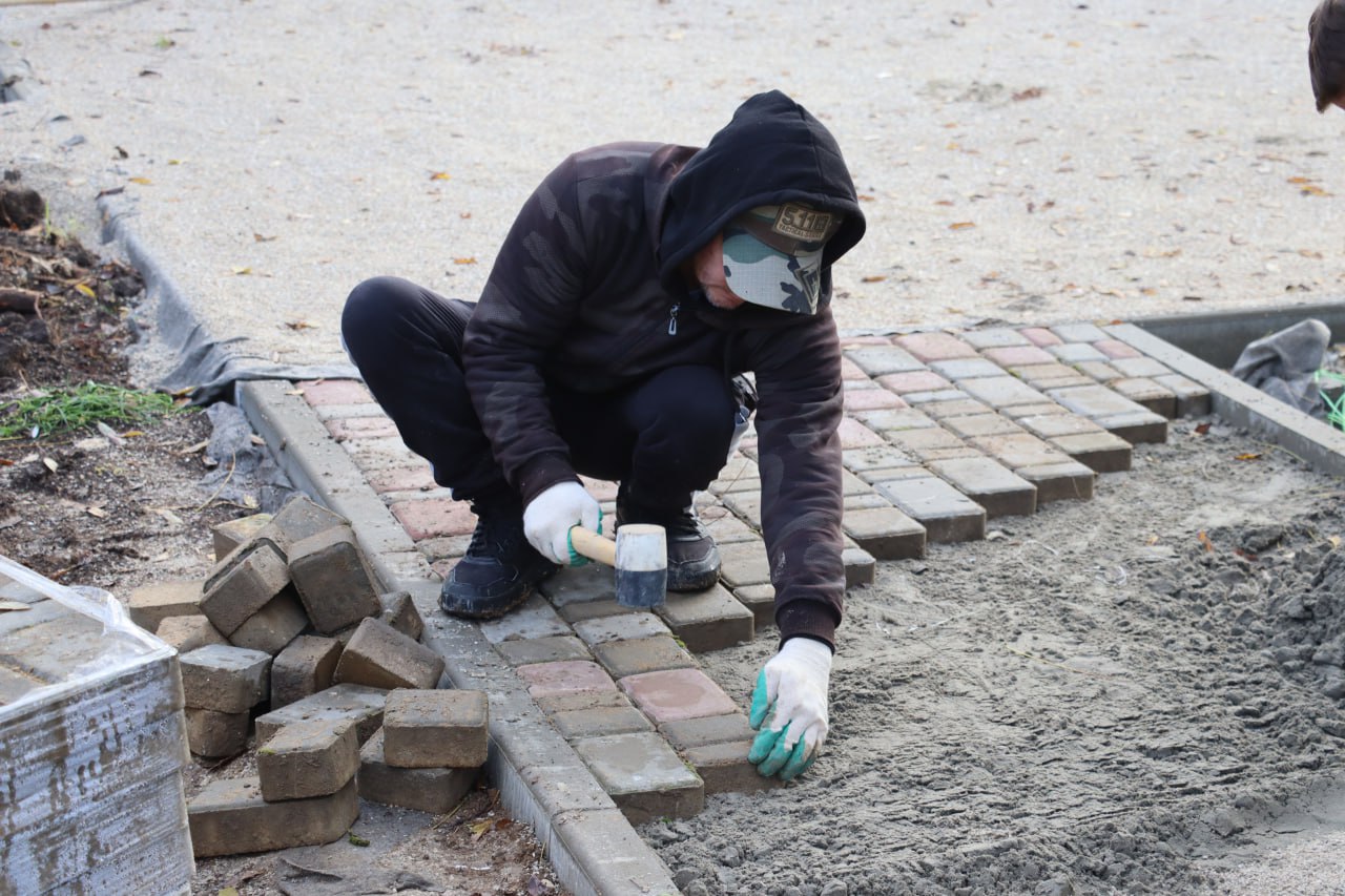 В Керчи приступили к установке детских площадок В Керчи приступили к установке детских площадок