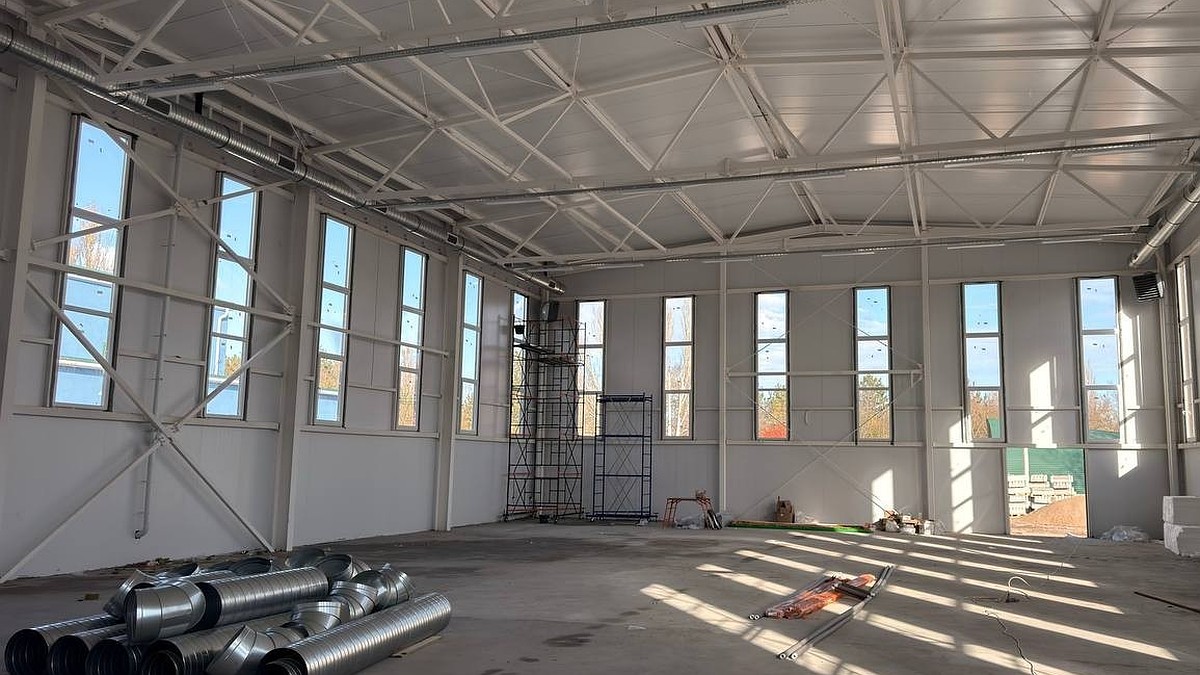 Строительная готовность ФОКа в Нижнегорском районе Крыма достигла 70%