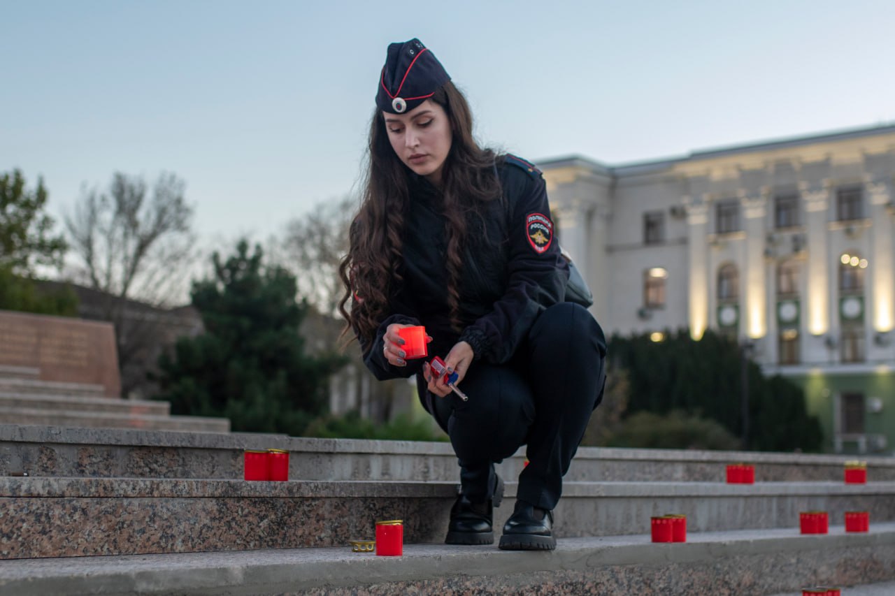 В преддверии Всемирного дня памяти жертв ДТП в Симферополе прошла акция «Память жертвам ДТП» В преддверии Всемирного дня памяти жертв ДТП в Симферополе прошла акция «Память жертвам ДТП»