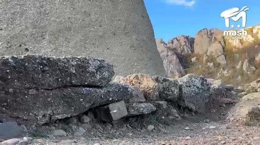 Ну что вы там, подписчики? Сидите дома? А мы вам снова видосик из нашей рубрики о небанальных маршрутах полуострова принесли