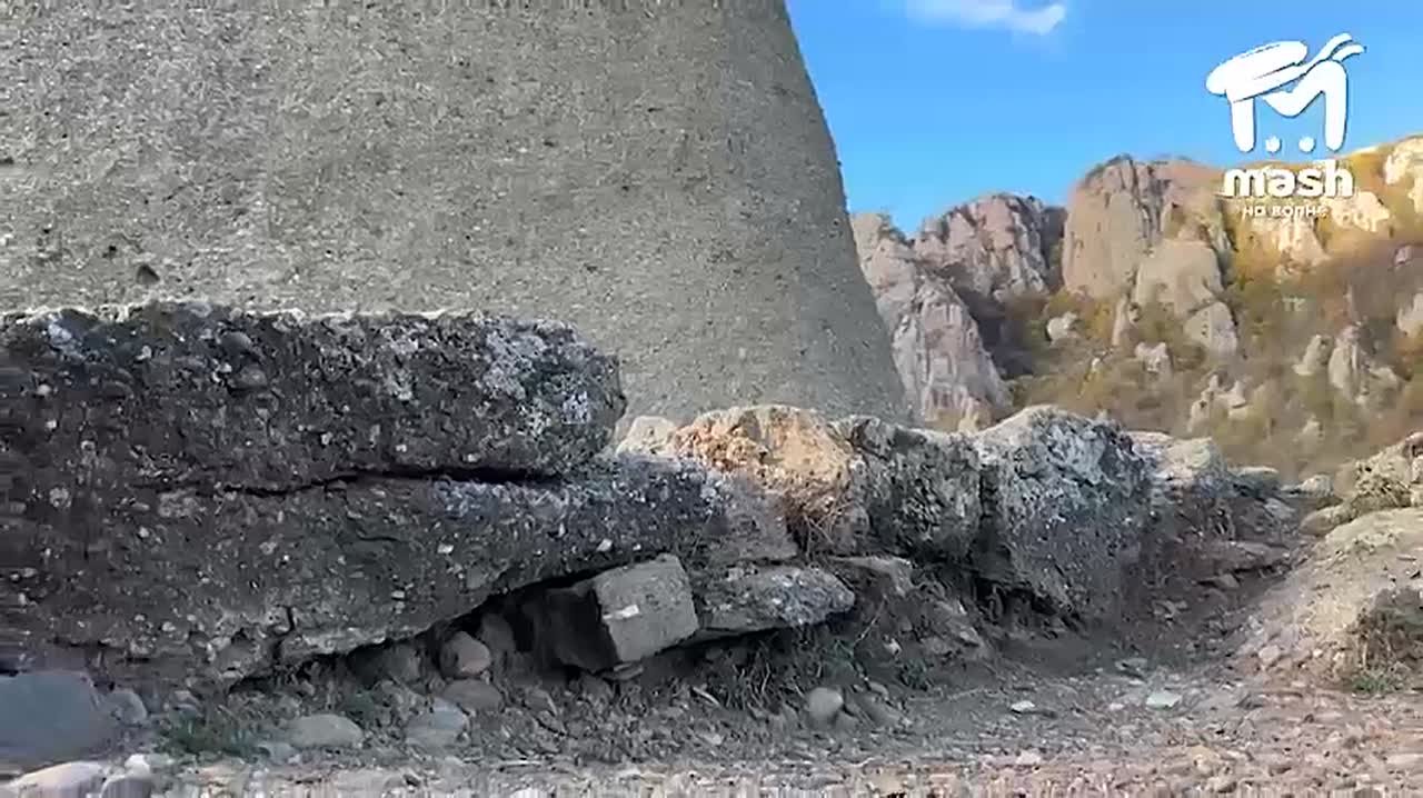 Ну что вы там, подписчики? Сидите дома? А мы вам снова видосик из нашей рубрики о небанальных маршрутах полуострова принесли