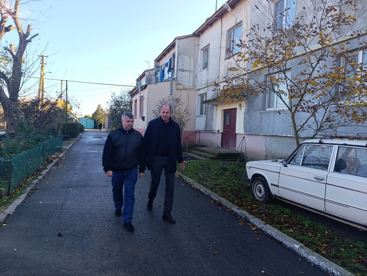 Владислав Хаджиев: Вместе с заместителями и главами соответствующих сельских поселений посещаем многоквартирные дома (МКД)