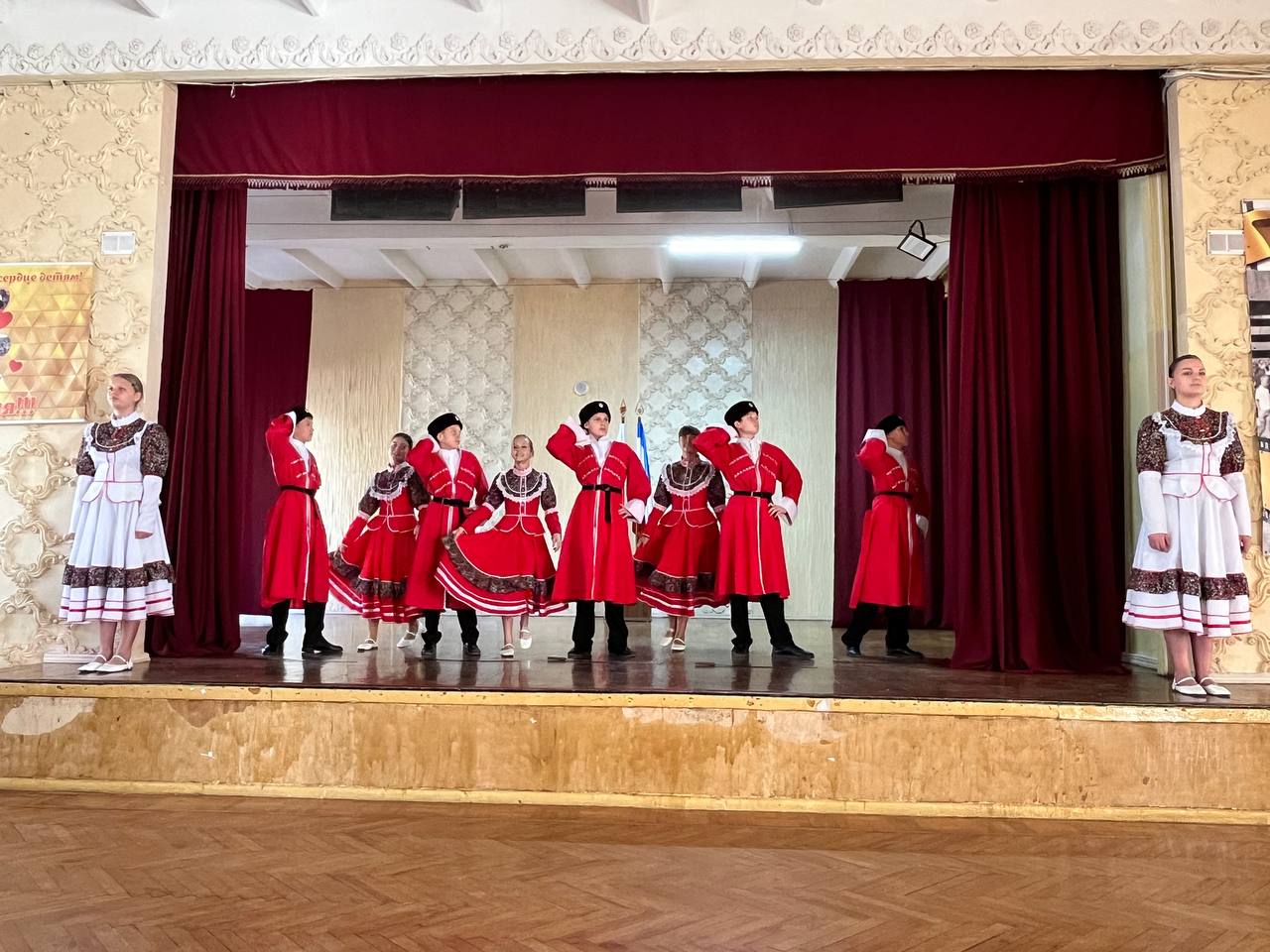 В симферопольской школе № 15 им. А.П. Шеплякова состоялось чествование победителей спартакиады «Покровские ворота» В симферопольской школе № 15 им. А.П. Шеплякова состоялось чествование победителей спартакиады «Покровские ворота»