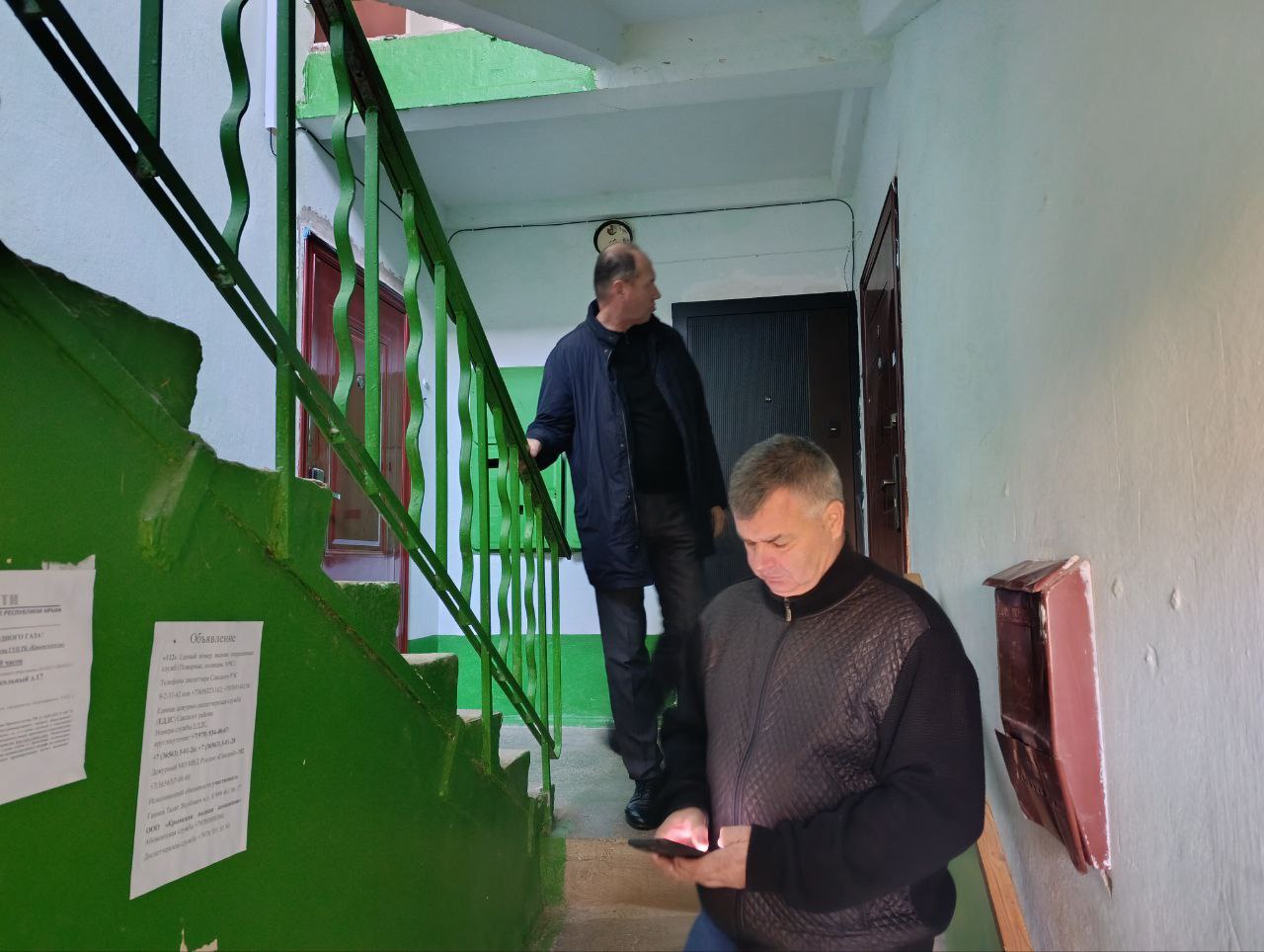 Владислав Хаджиев: Вместе с заместителями и главами соответствующих сельских поселений посещаем многоквартирные дома (МКД) Владислав Хаджиев: Вместе с заместителями и главами соответствующих сельских поселений посещаем многоквартирные дома (МКД)