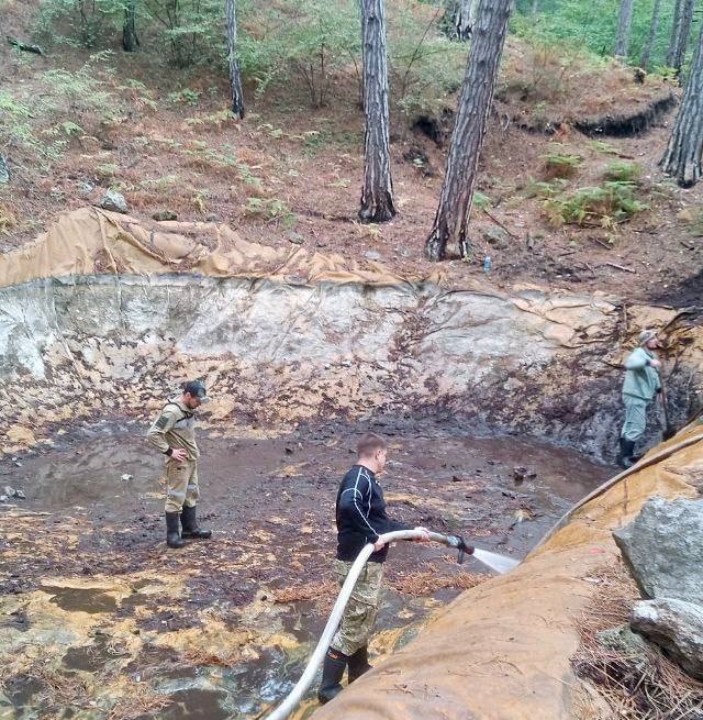 В Крыму расчищают пожарные водоёмы