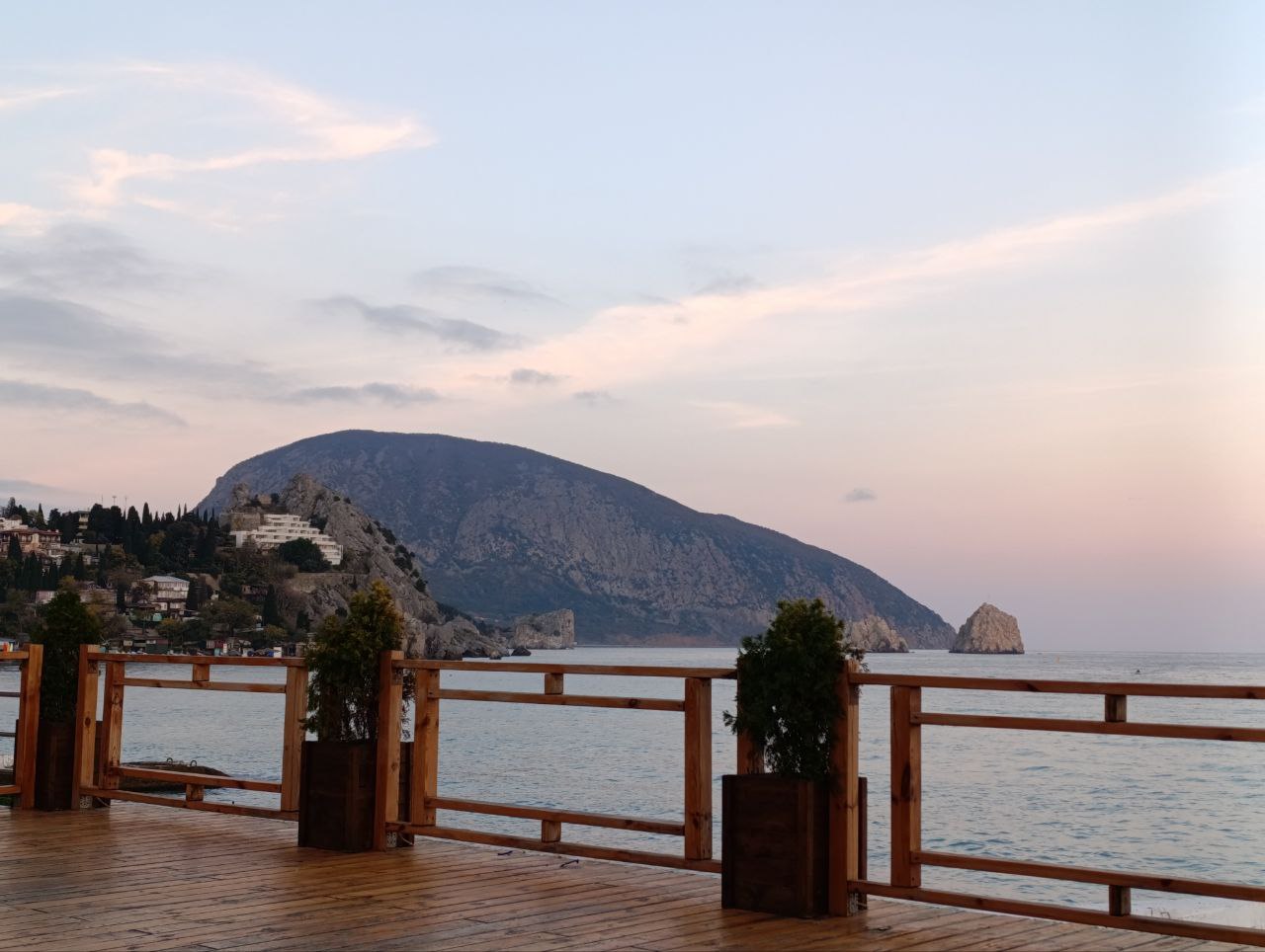 Поздняя осень на дорожках Гурзуфа Поздняя осень на дорожках Гурзуфа