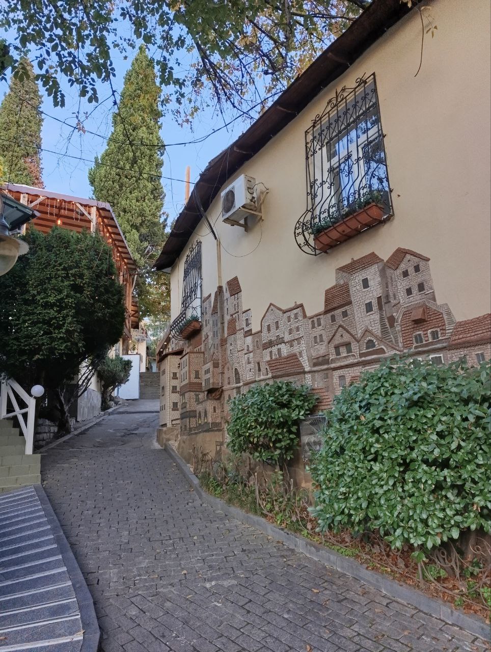 Поздняя осень на дорожках Гурзуфа Поздняя осень на дорожках Гурзуфа