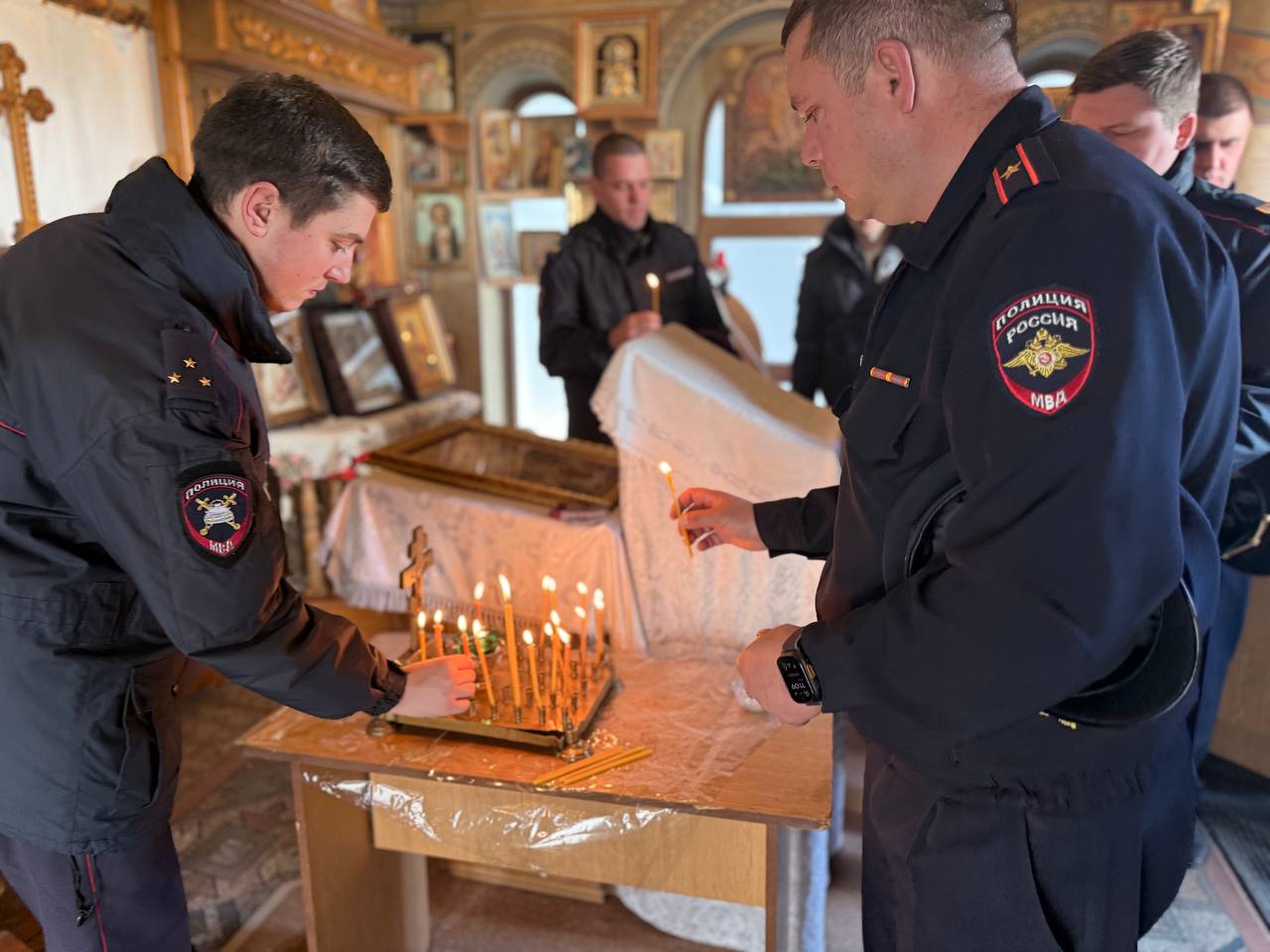 В Крыму в храме зажгли свечи в память о жертвах автокатастроф В Крыму в храме зажгли свечи в память о жертвах автокатастроф