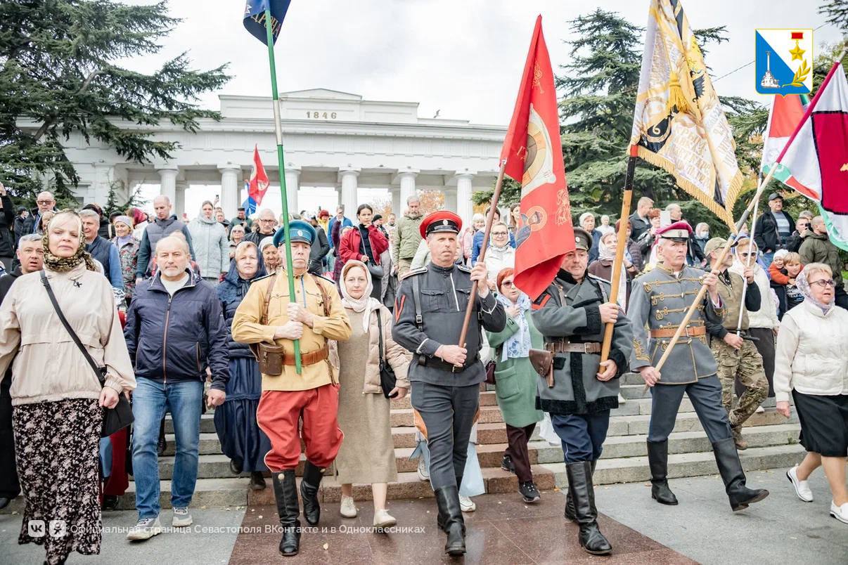 Духовенство и сотни верующих сегодня почтили память погибших в Гражданской войне Духовенство и сотни верующих сегодня почтили память погибших в Гражданской войне