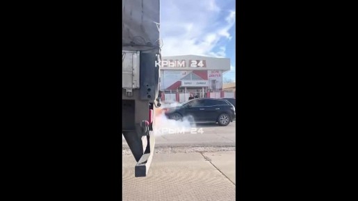 На улице Глинки в Симферополе горит машина