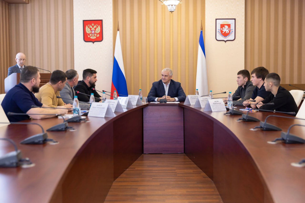 Глава Республики Крым поздравил крымских боксёров — победителей первенства Европы среди юниоров Глава Республики Крым поздравил крымских боксёров — победителей первенства Европы среди юниоров