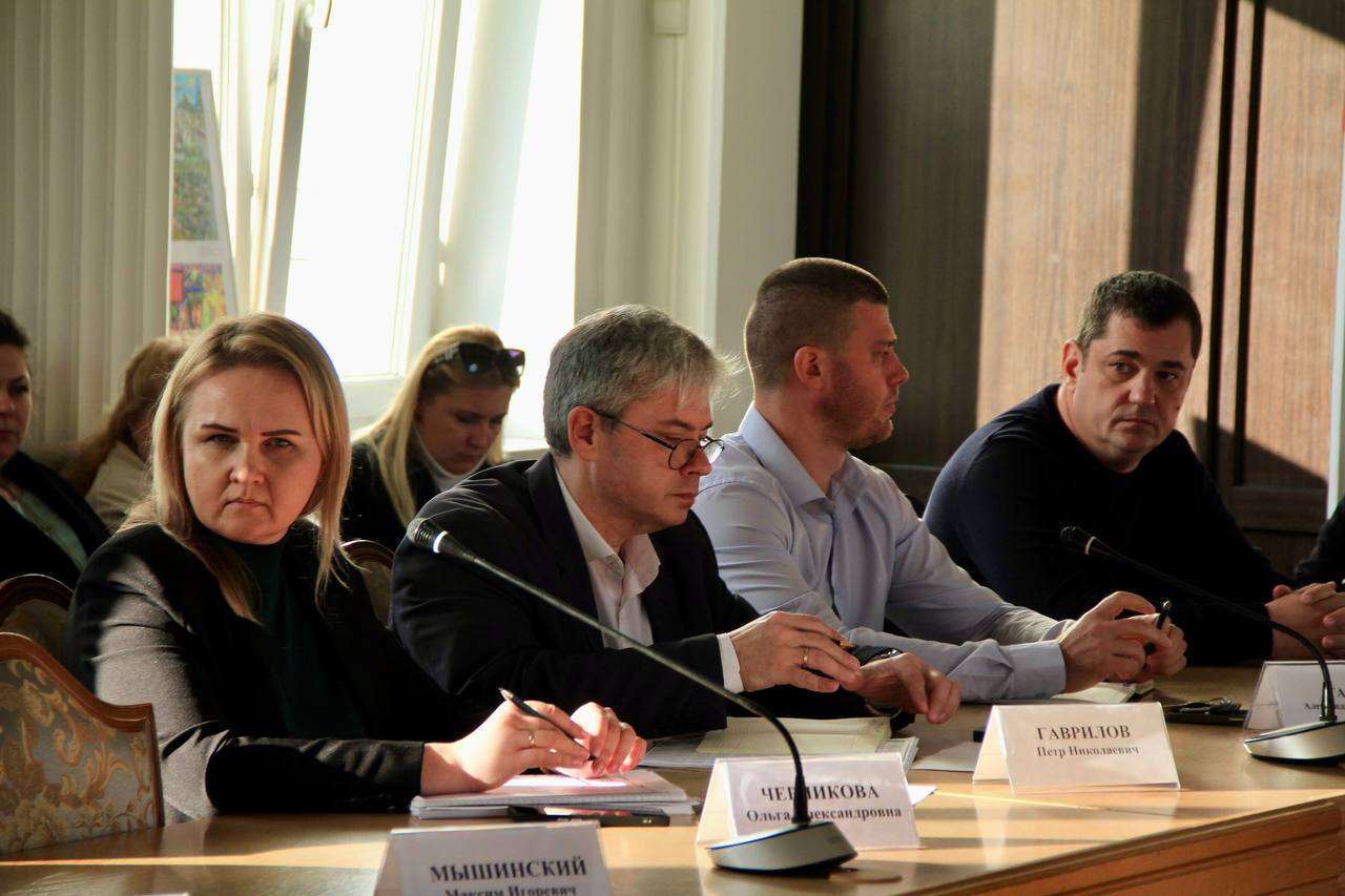 Константин Шимановский: Еженедельное аппаратное совещание! Начали с рассмотрения обращений ялтинцев, поступивших в Администрацию города! Константин Шимановский: Еженедельное аппаратное совещание! Начали с рассмотрения обращений ялтинцев, поступивших в Администрацию города!