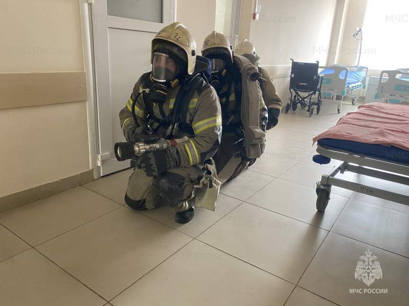 В Крыму огнеборцы МЧС России провели пожарно-тактическое учение на объекте здравоохранения В Крыму огнеборцы МЧС России провели пожарно-тактическое учение на объекте здравоохранения