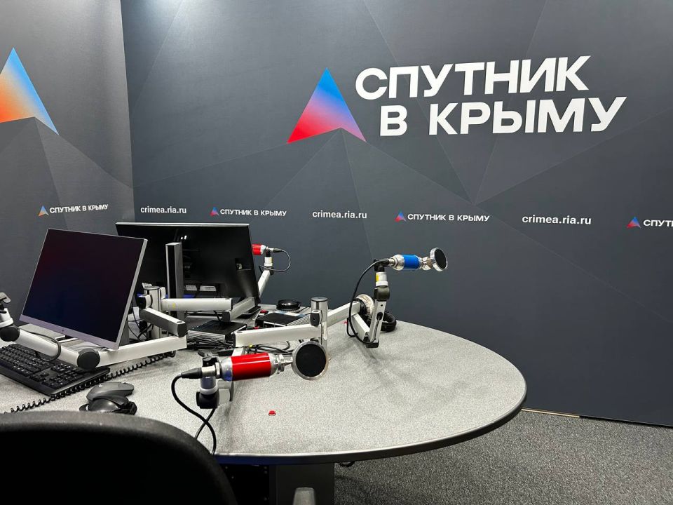 Ждем вас в эфире!. Как всегда стартуем в 7.00! Сегодня в эфире радио "Спутник в Крыму" обсудим: Зеленского "скоро не будет"