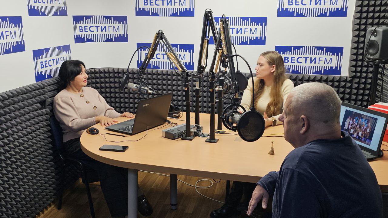 В Севастополе прошла премьера спектакля «Гиперболоид инженера Гарина», поставленного театром Росгвардии по одноимённому научно-фантастическому роману Алексея Толстого В Севастополе прошла премьера спектакля «Гиперболоид инженера Гарина», поставленного театром Росгвардии по одноимённому научно-фантастическому роману Алексея Толстого