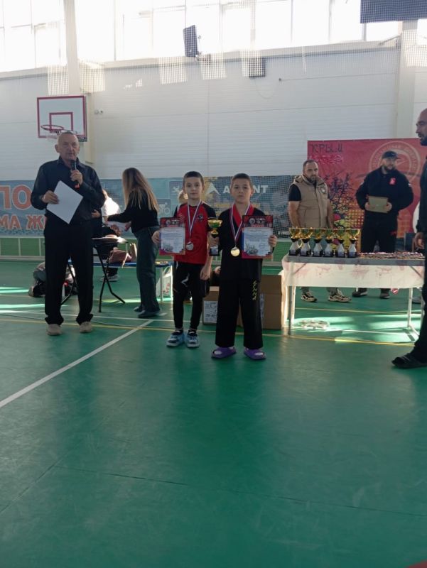 Сборная команда Судакского ЦДЮТ и клуба единоборств "СПАРТАК" приняли участие в соревнованиях по спортивной борьбе грэпплинг "Единство" в г. Симферополе и в упорных схватках смогли завоевать: Сборная команда Судакского ЦДЮТ и клуба единоборств "СПАРТАК" приняли участие в соревнованиях по спортивной борьбе грэпплинг "Единство" в г. Симферополе и в упорных схватках смогли завоевать: