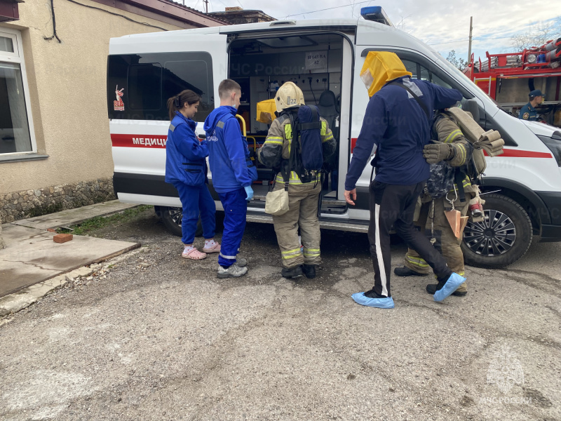 В Крыму огнеборцы МЧС России провели пожарно-тактическое учение на объекте здравоохранения В Крыму огнеборцы МЧС России провели пожарно-тактическое учение на объекте здравоохранения