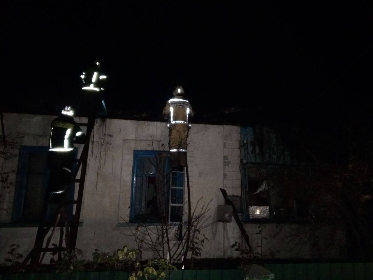 Угроза взрыва газовых баллонов была на пожаре в Бахчисарайском районе Угроза взрыва газовых баллонов была на пожаре в Бахчисарайском районе