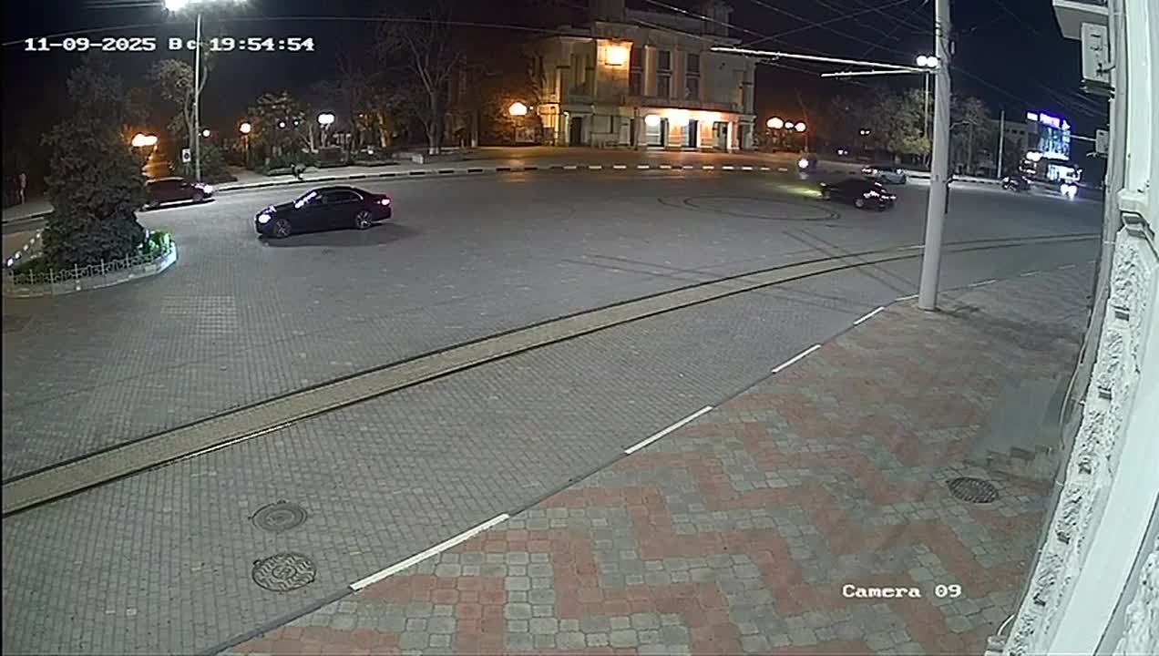 23-летний волгоградец получил три протокола после дрифта на Театральной площади в Евпатории