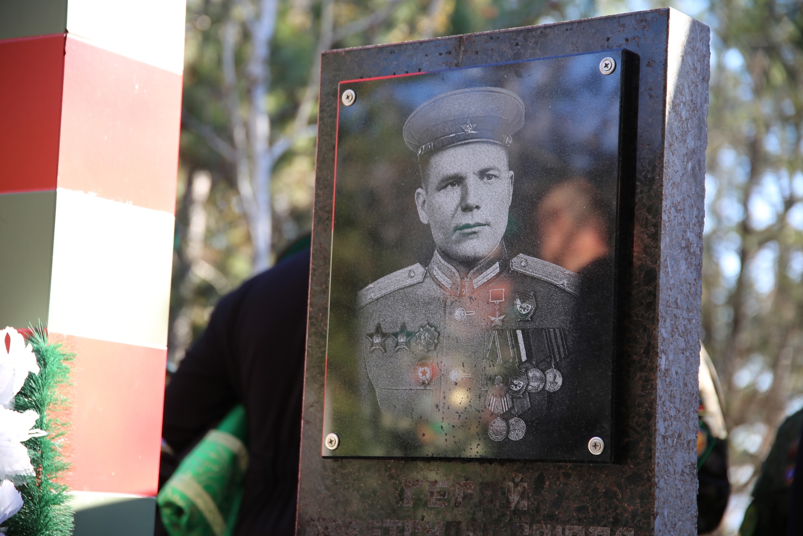 На городском кладбище обновили памятник на могиле Героя Советского Союза - Филиппа Фёдоровича Чепурина На городском кладбище обновили памятник на могиле Героя Советского Союза - Филиппа Фёдоровича Чепурина
