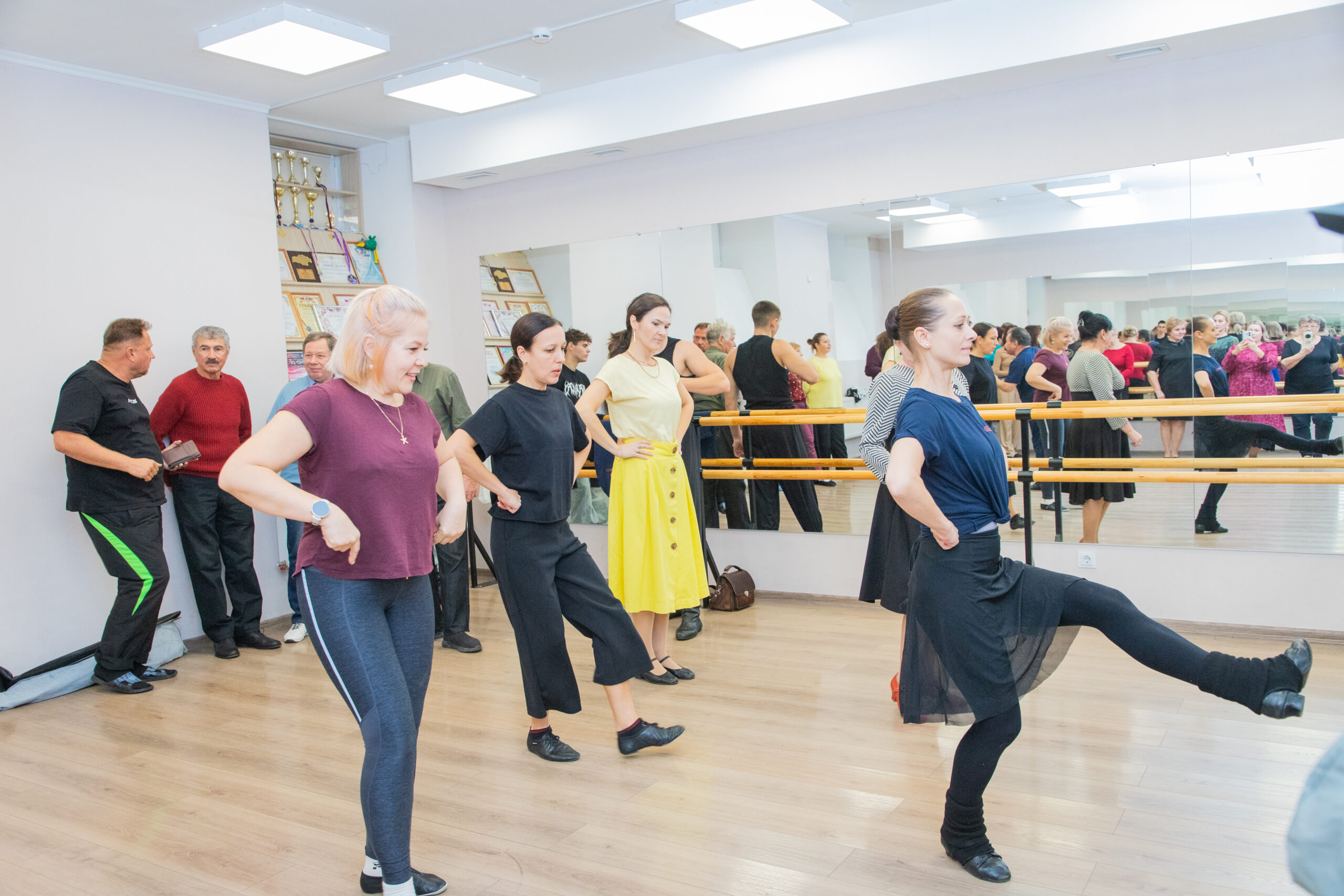 Участие коллектива «Лепота» в форуме казачьей культуры (г. Симферополь) Участие коллектива «Лепота» в форуме казачьей культуры (г. Симферополь)