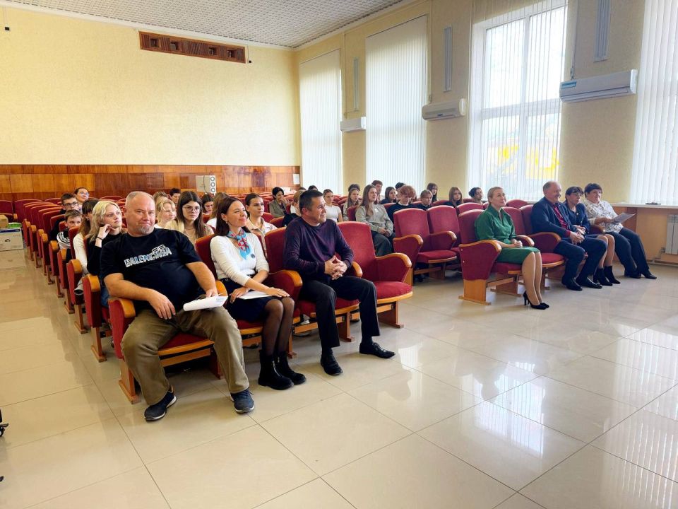 Александр Дудинов: Всегда с большим удовольствием встречаюсь с молодежью и школьниками Александр Дудинов: Всегда с большим удовольствием встречаюсь с молодежью и школьниками