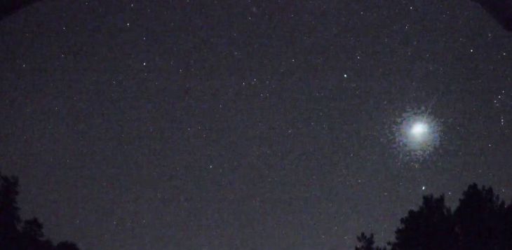 Над Крымом пролетел яркий болид