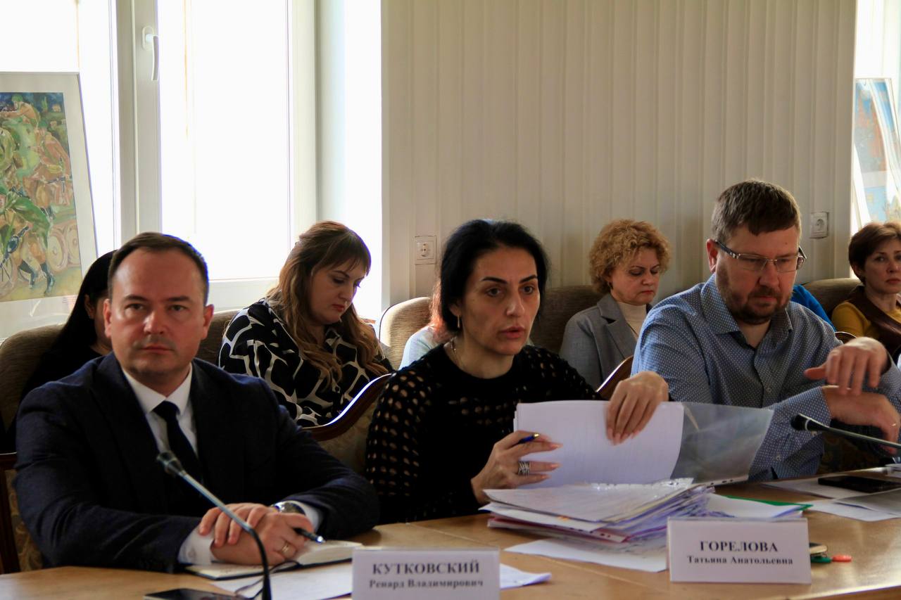 Константин Шимановский: Еженедельное аппаратное совещание! Начали с рассмотрения обращений ялтинцев, поступивших в Администрацию города! Константин Шимановский: Еженедельное аппаратное совещание! Начали с рассмотрения обращений ялтинцев, поступивших в Администрацию города!