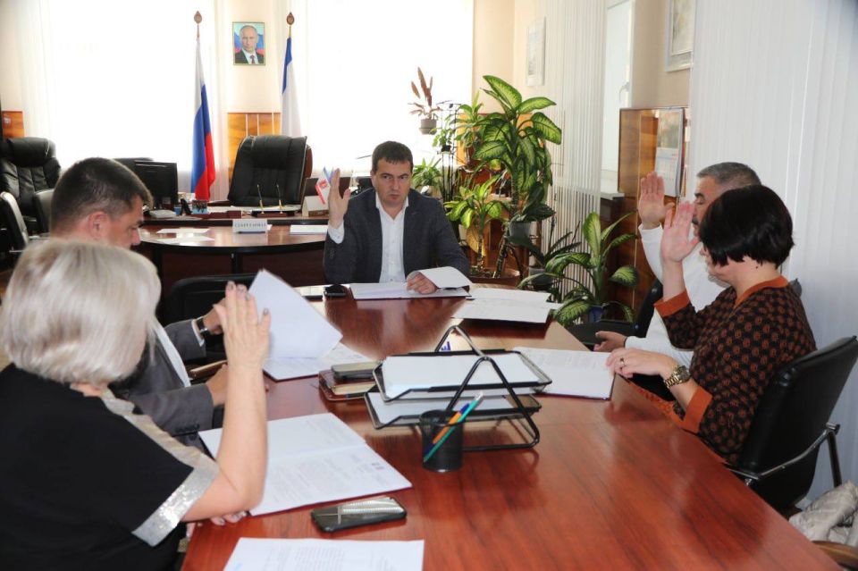  :   ,       19-     3- 