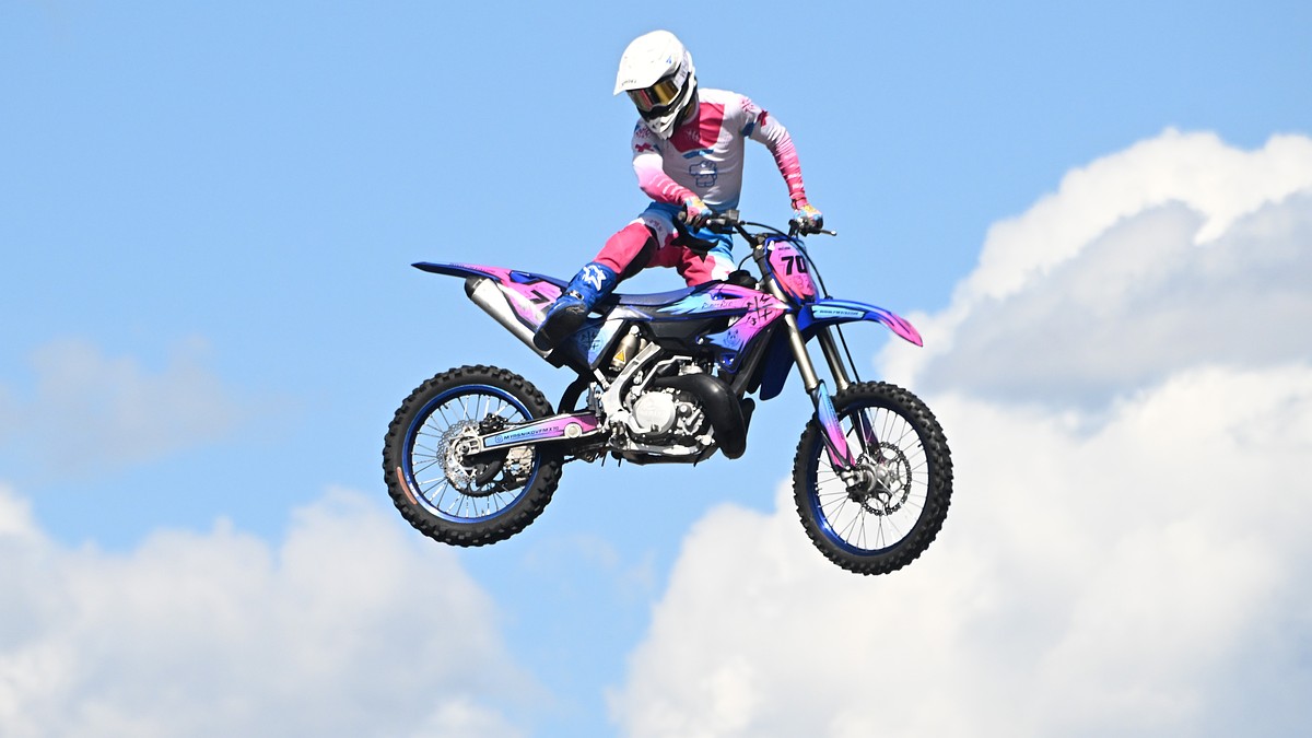 Женщина накинулась на подростка-питбайкера в Ялте: полиция проводит проверку